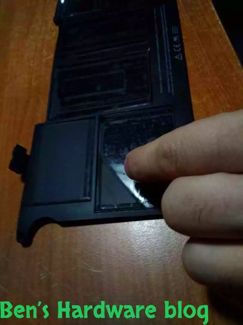 Replacing_a_Battery_for_a_MacBook_Air_2009238.webp