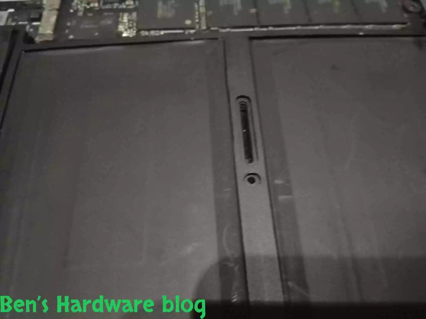 Replacing_a_Battery_for_a_MacBook_Air_2009282.webp