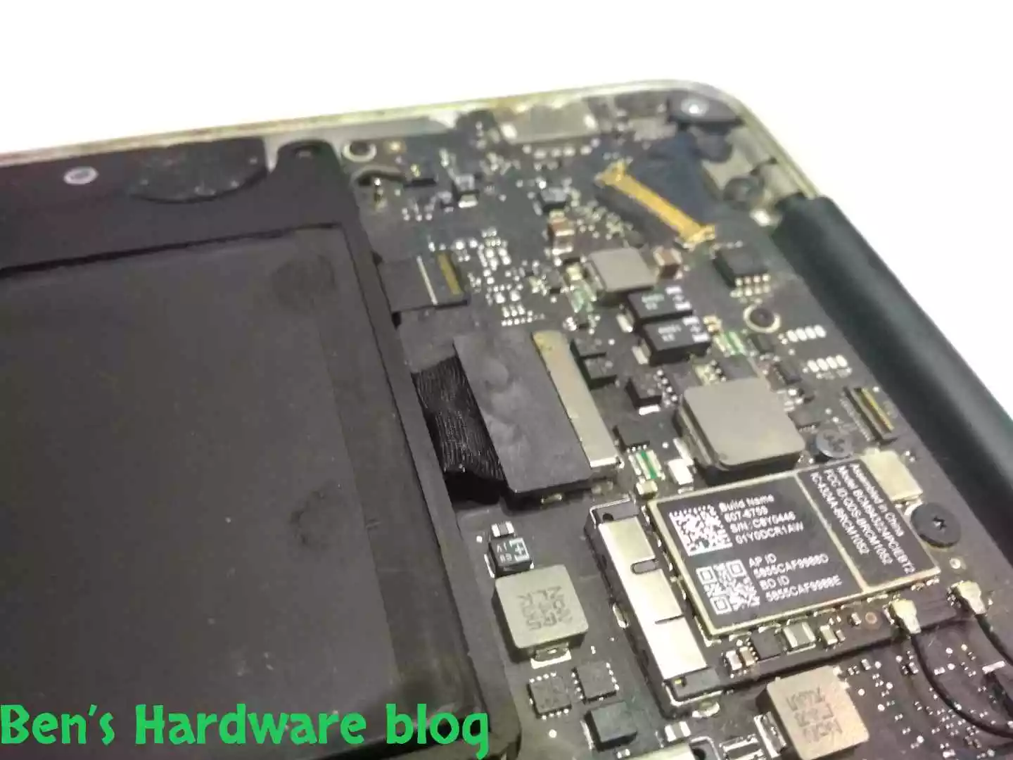 Replacing_a_Battery_for_a_MacBook_Air_20093105.webp