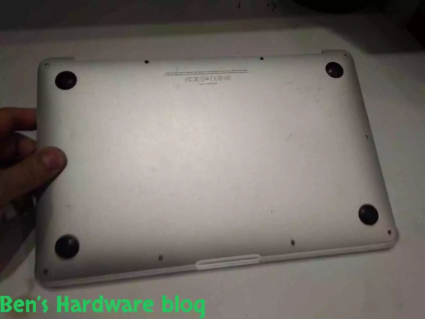 Replacing_a_Battery_for_a_MacBook_Air_20093117.webp