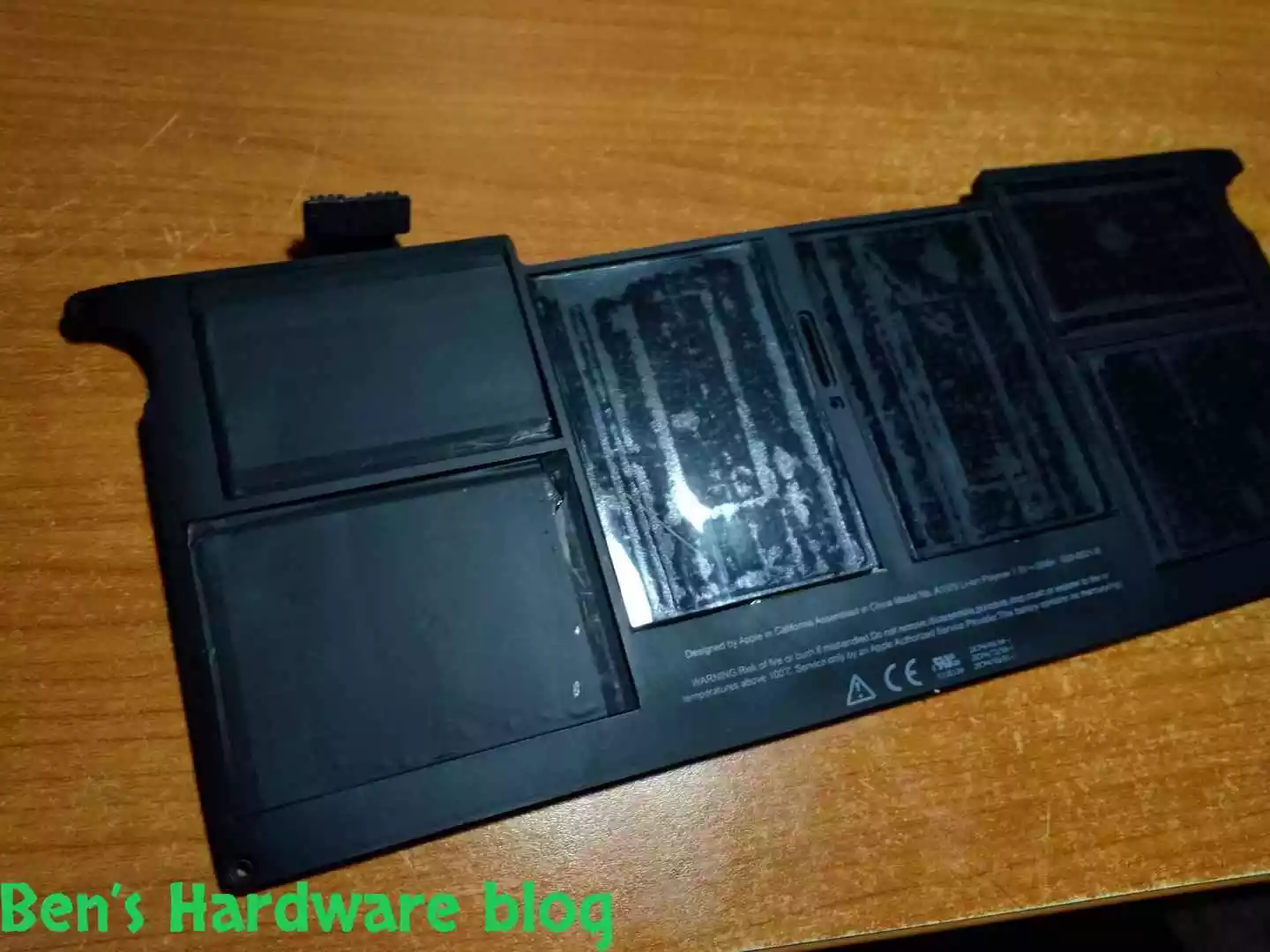 Replacing_a_Battery_for_a_MacBook_Air_2009339.webp