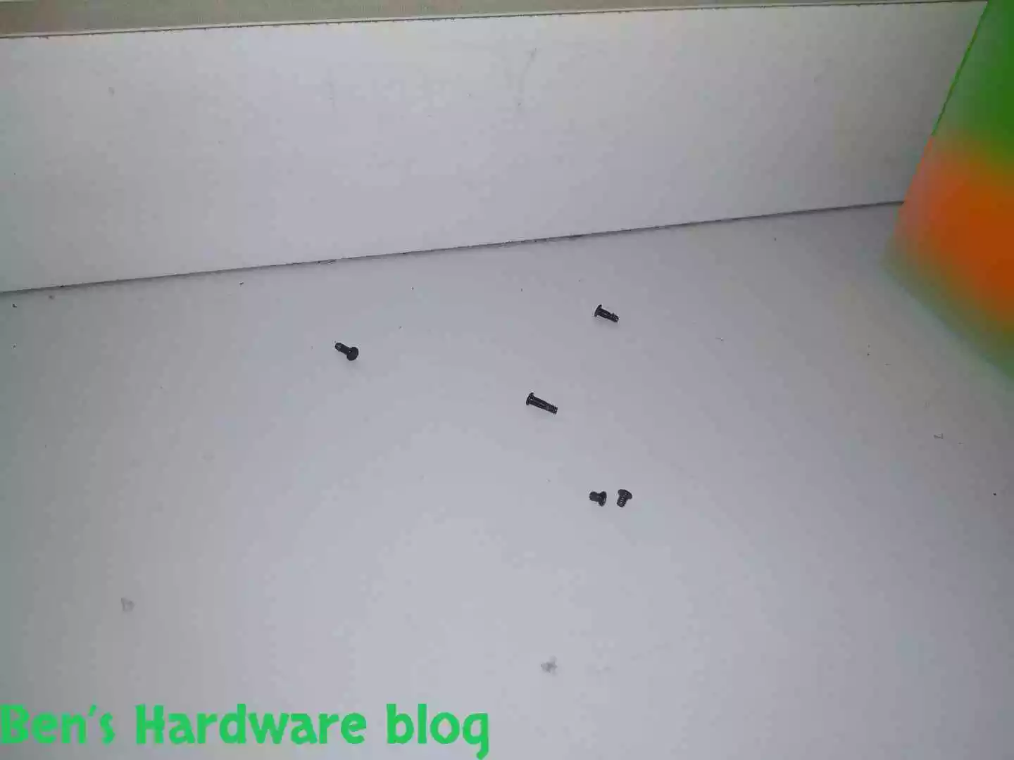 Replacing_a_Battery_for_a_MacBook_Air_2009372.webp