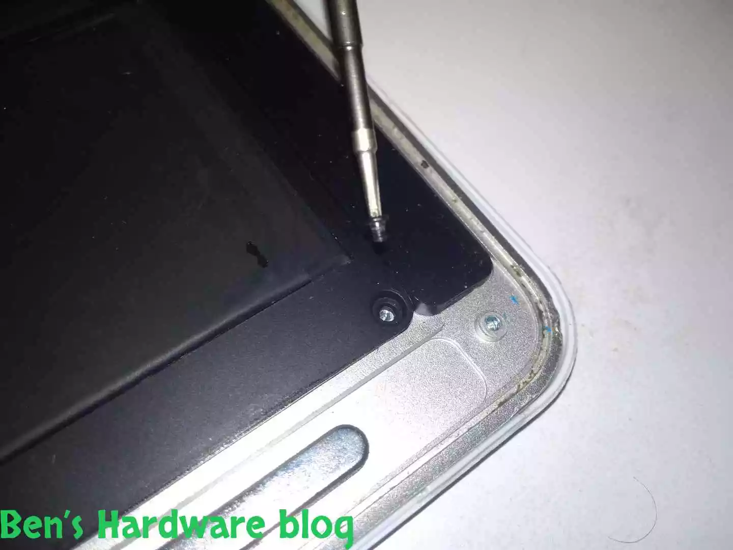 Replacing_a_Battery_for_a_MacBook_Air_2009394.webp