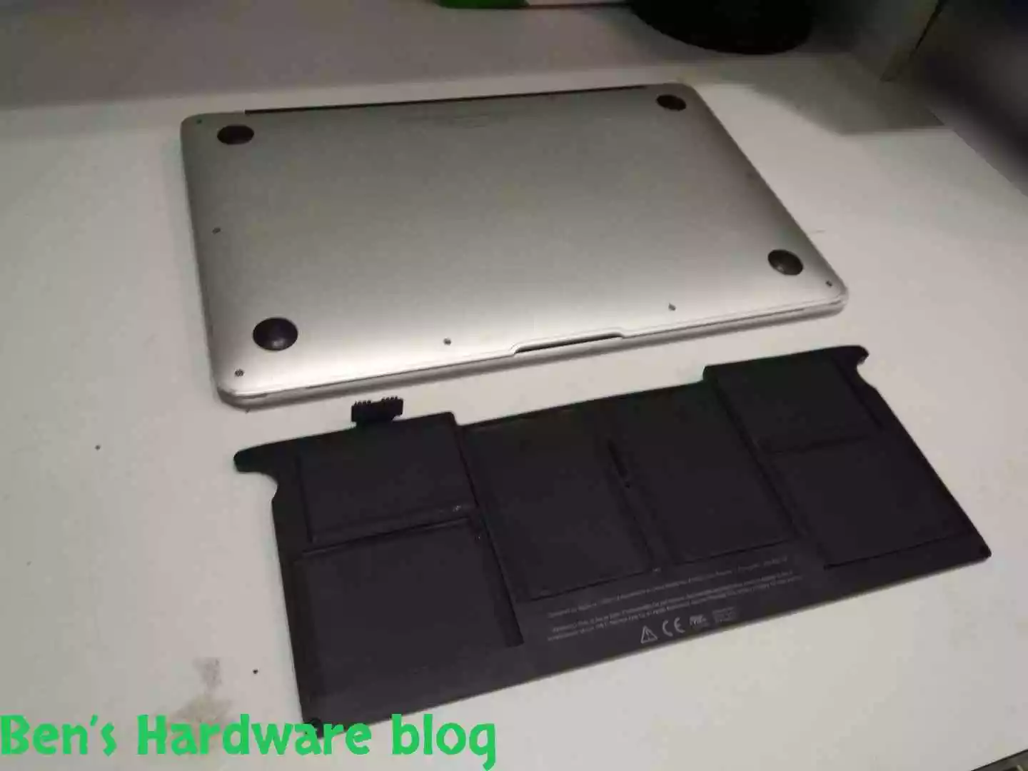Replacing_a_Battery_for_a_MacBook_Air_2009451.webp