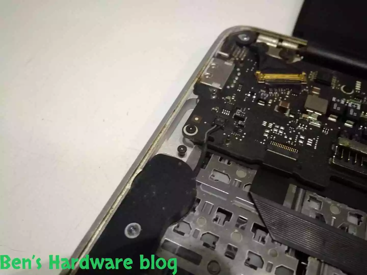 Replacing_a_Battery_for_a_MacBook_Air_2009462.webp