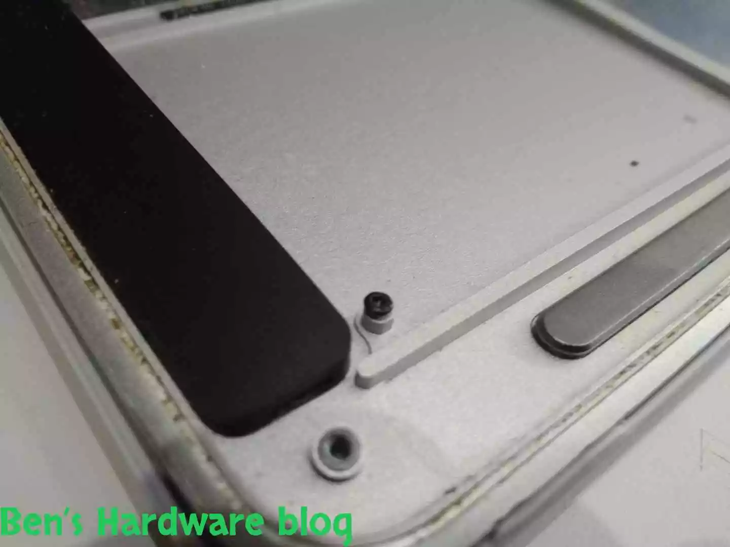 Replacing_a_Battery_for_a_MacBook_Air_200947.webp