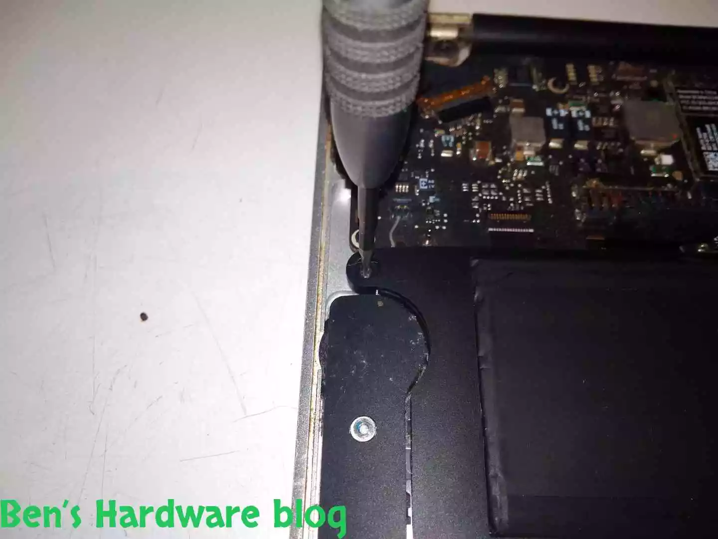 Replacing_a_Battery_for_a_MacBook_Air_2009484.webp