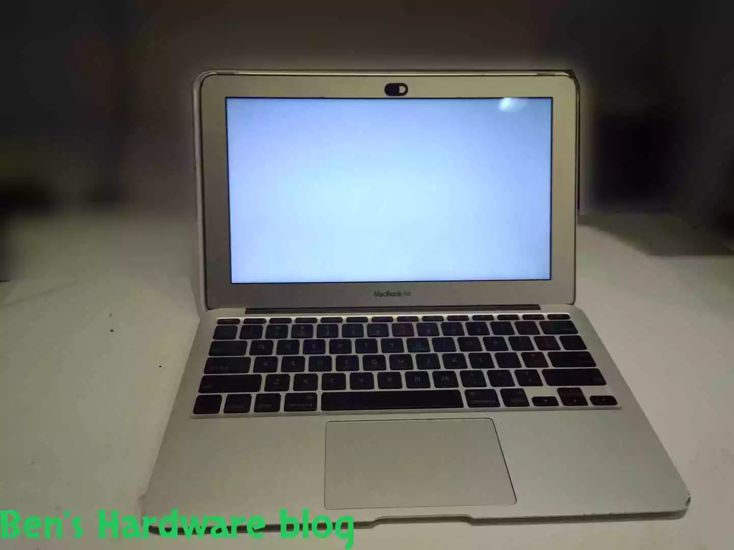 Replacing_a_Battery_for_a_MacBook_Air_20095107.webp