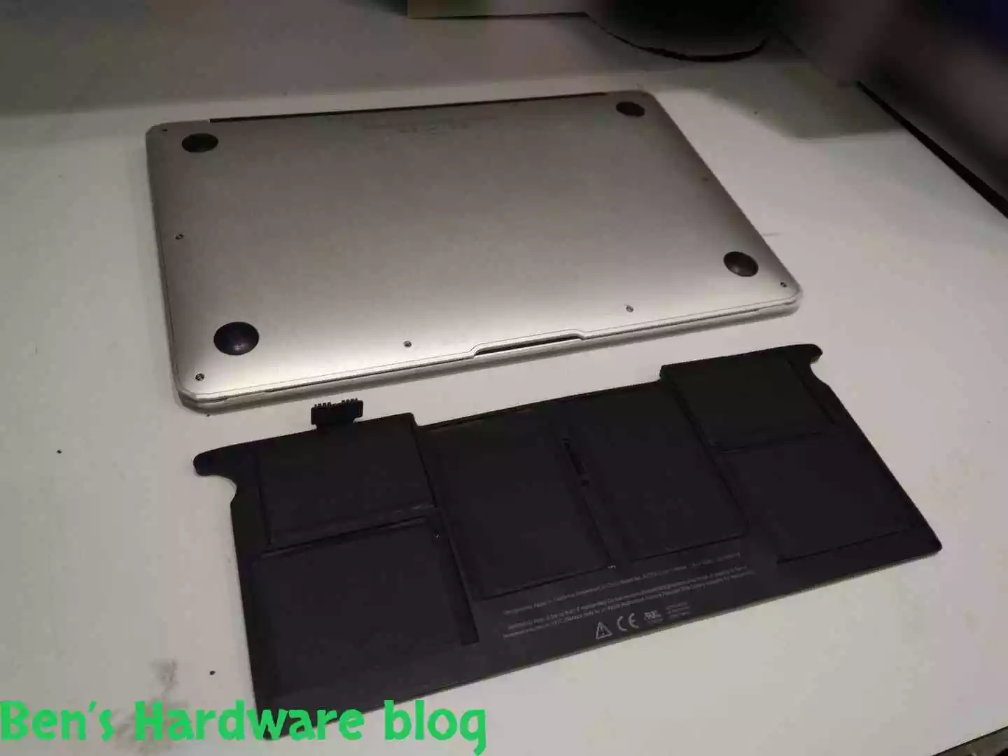 Replacing_a_Battery_for_a_MacBook_Air_2009552.webp