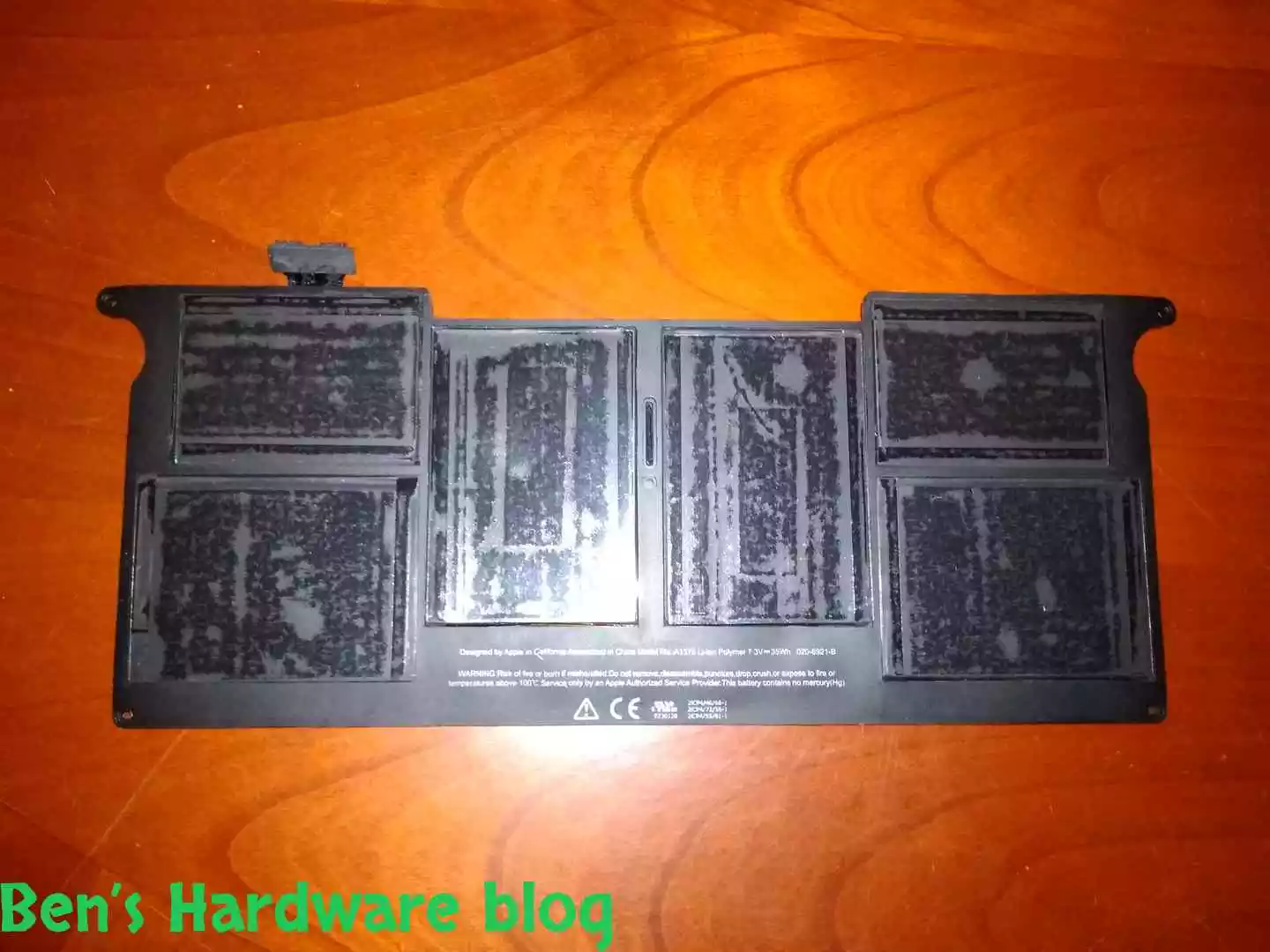 Replacing_a_Battery_for_a_MacBook_Air_2009620.webp