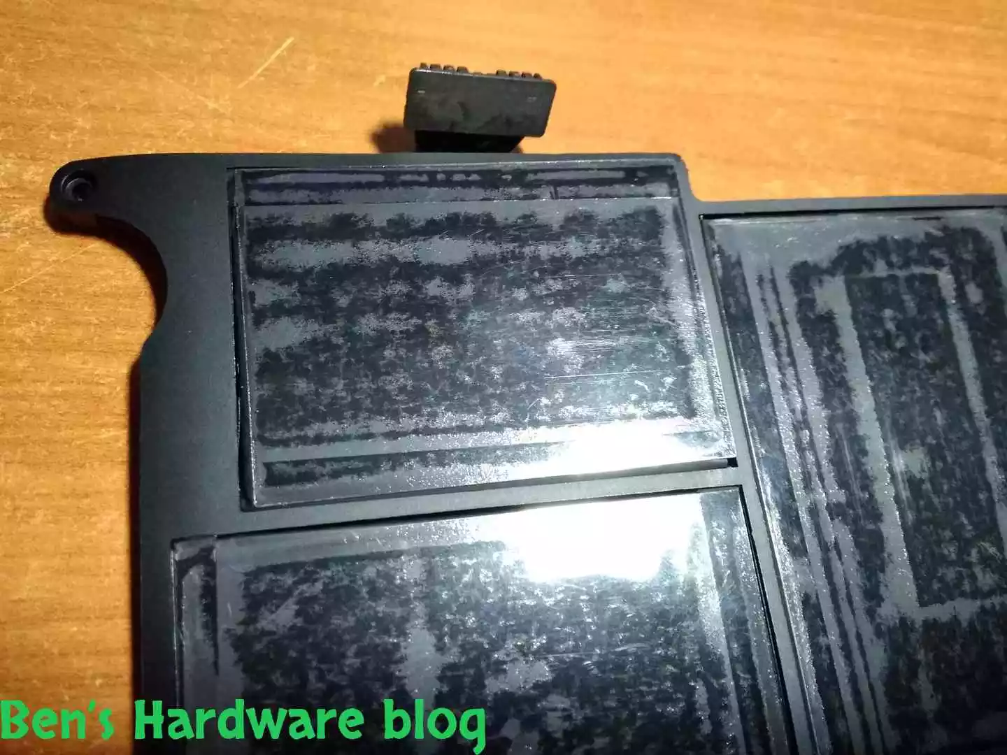 Replacing_a_Battery_for_a_MacBook_Air_2009631.webp