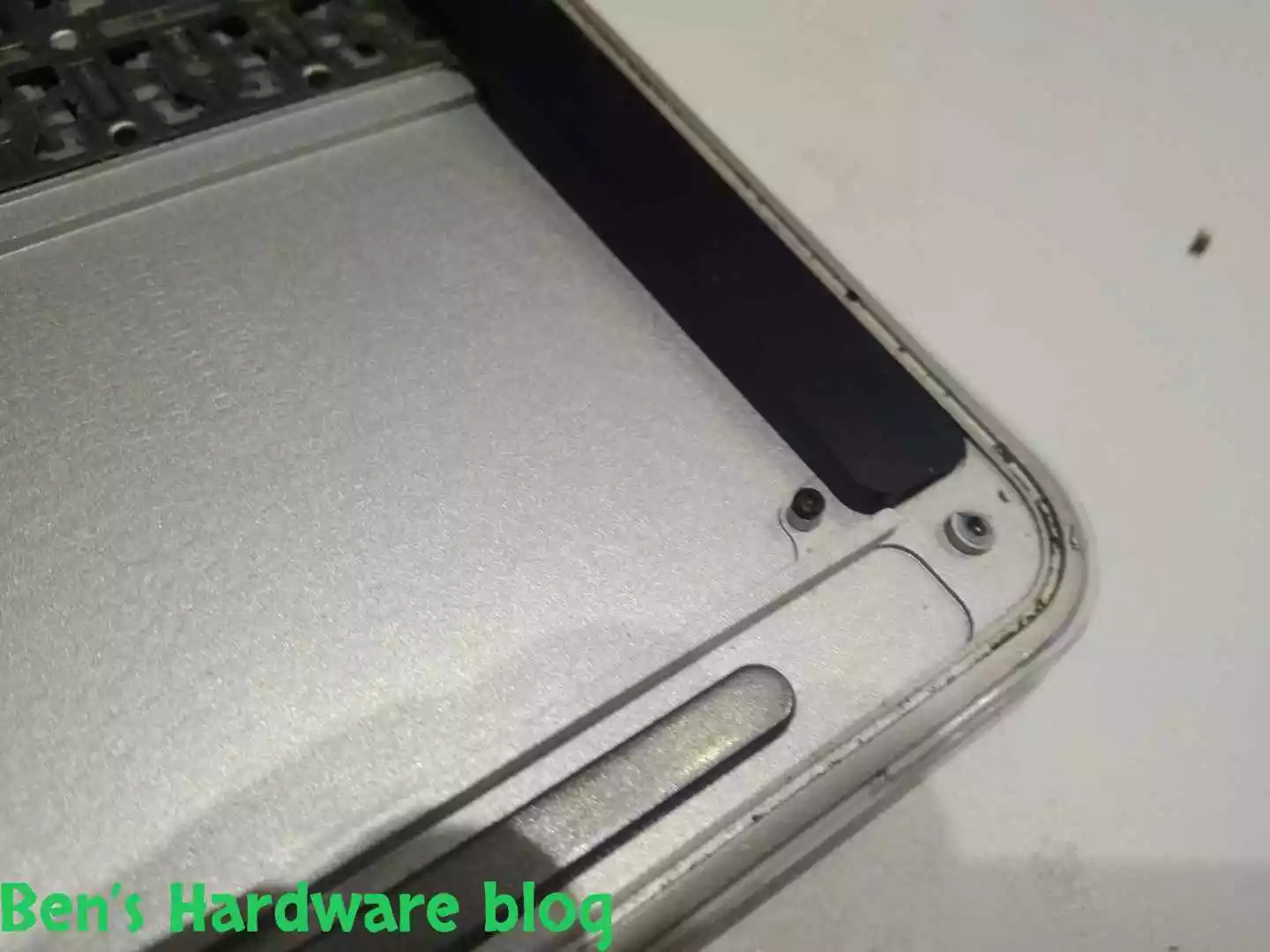 Replacing_a_Battery_for_a_MacBook_Air_2009664.webp
