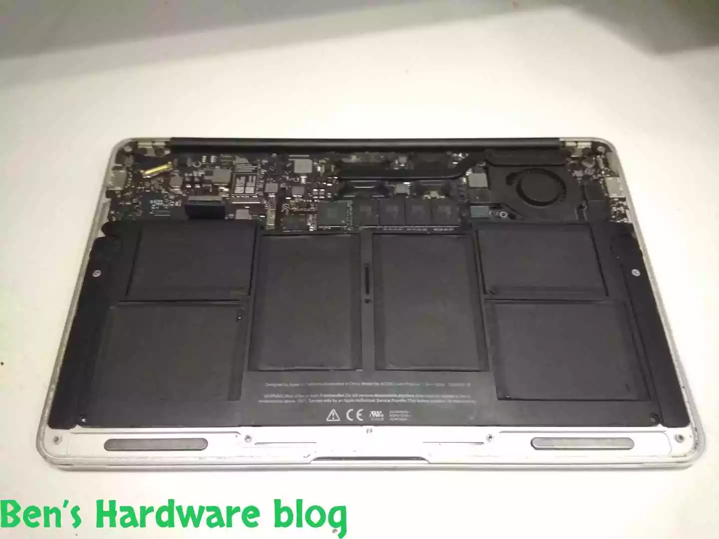 Replacing_a_Battery_for_a_MacBook_Air_2009675.webp