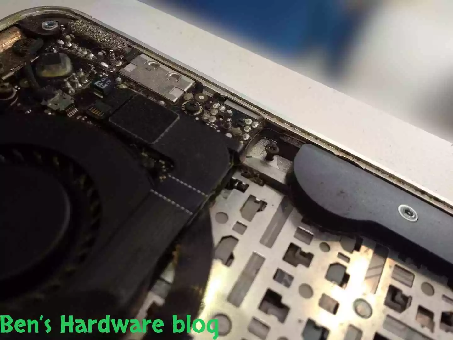 Replacing_a_Battery_for_a_MacBook_Air_200969.webp