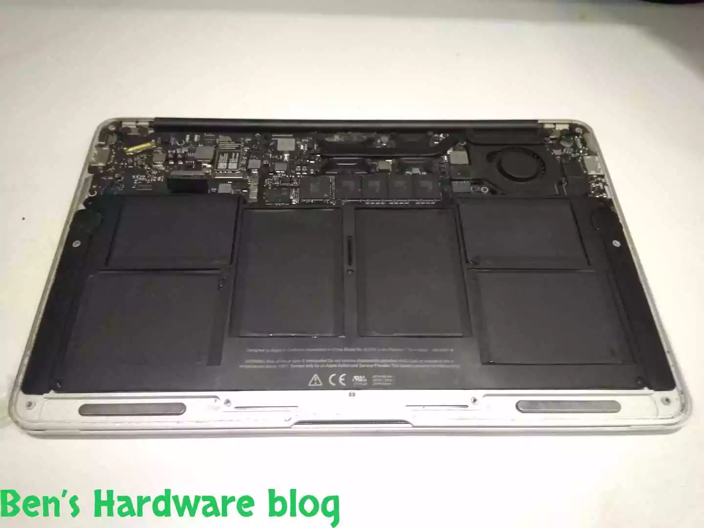 Replacing_a_Battery_for_a_MacBook_Air_2009697.webp