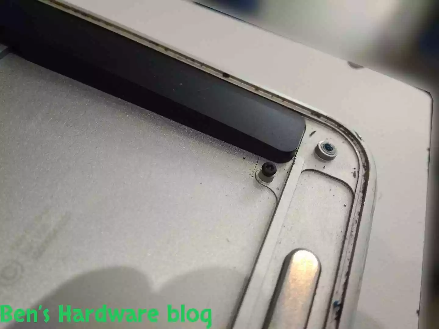 Replacing_a_Battery_for_a_MacBook_Air_2009710.webp