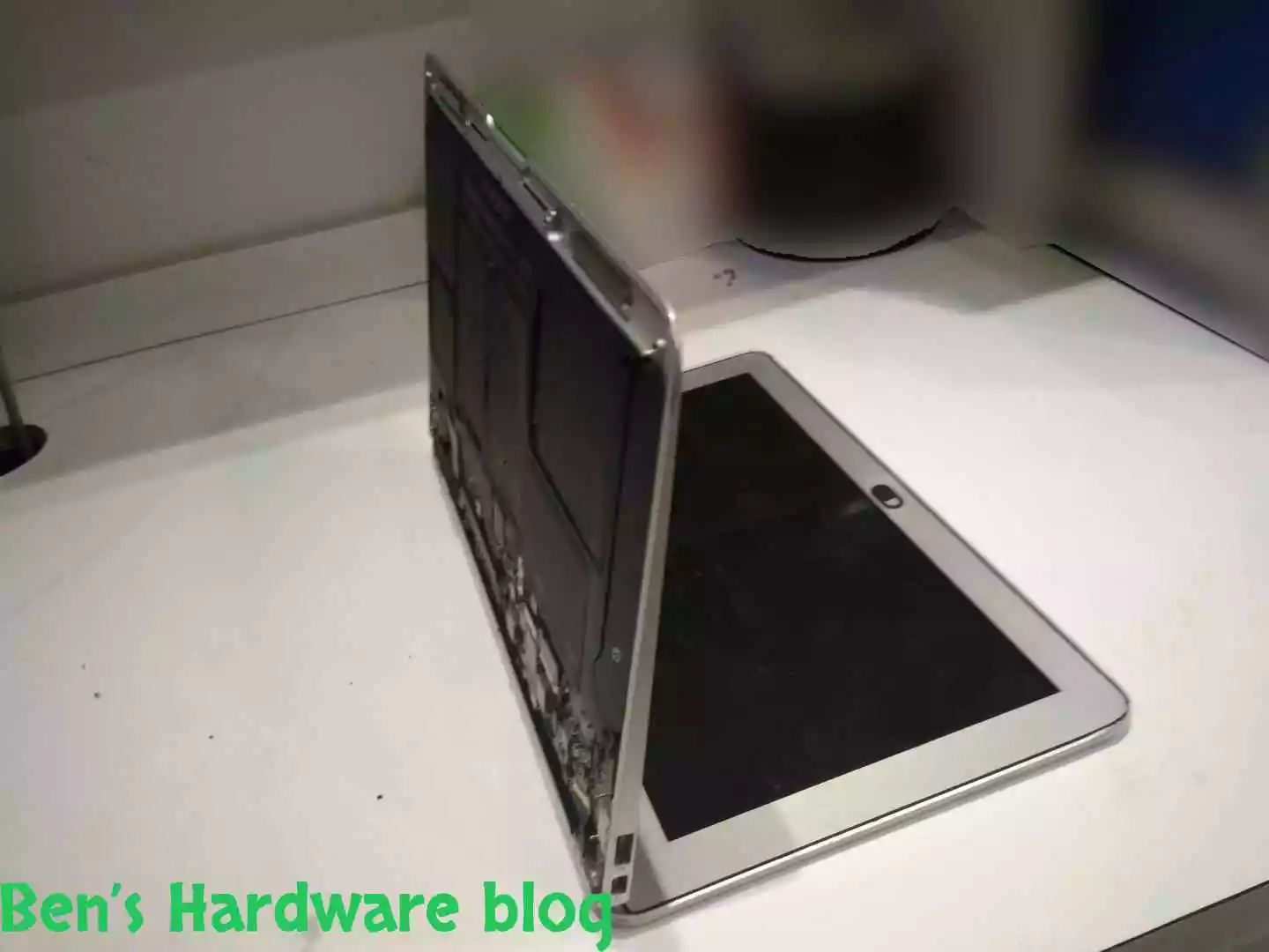 Replacing_a_Battery_for_a_MacBook_Air_20097109.webp