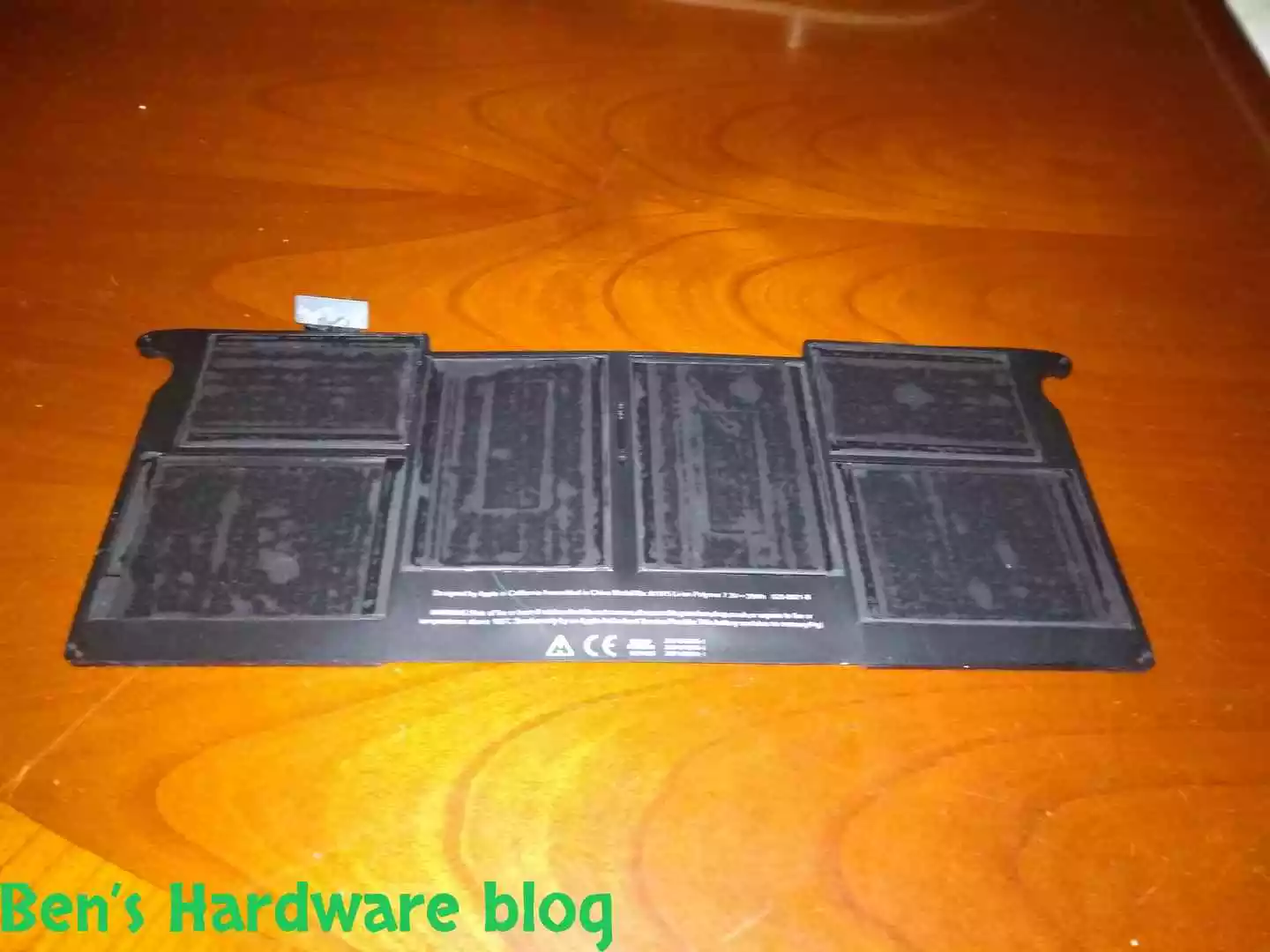 Replacing_a_Battery_for_a_MacBook_Air_2009721.webp