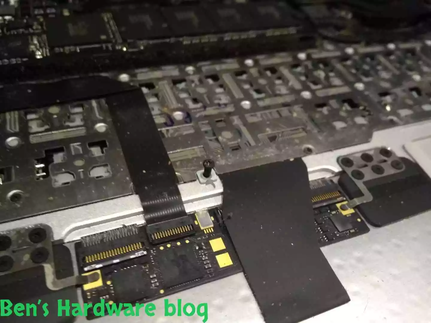 Replacing_a_Battery_for_a_MacBook_Air_2009765.webp