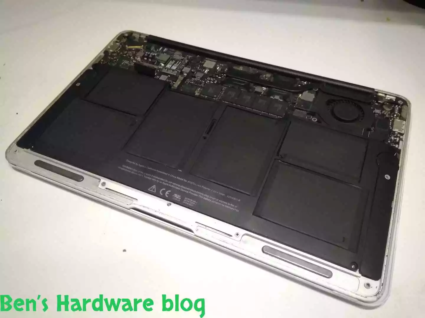 Replacing_a_Battery_for_a_MacBook_Air_2009776.webp