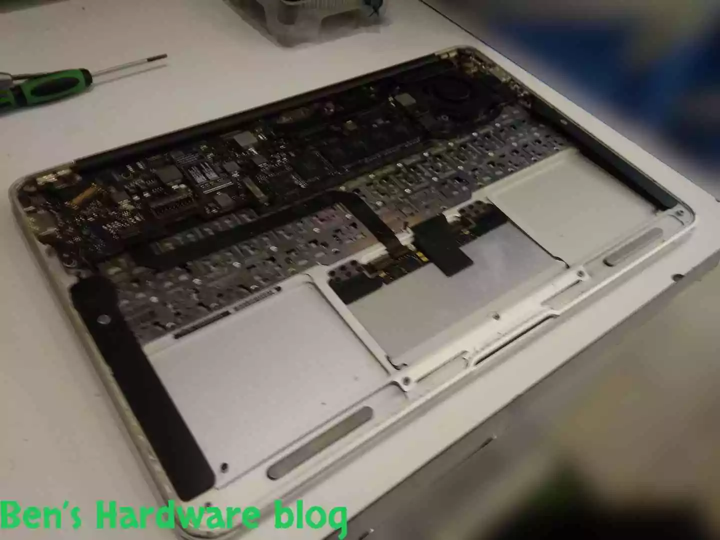 Replacing_a_Battery_for_a_MacBook_Air_2009811.webp