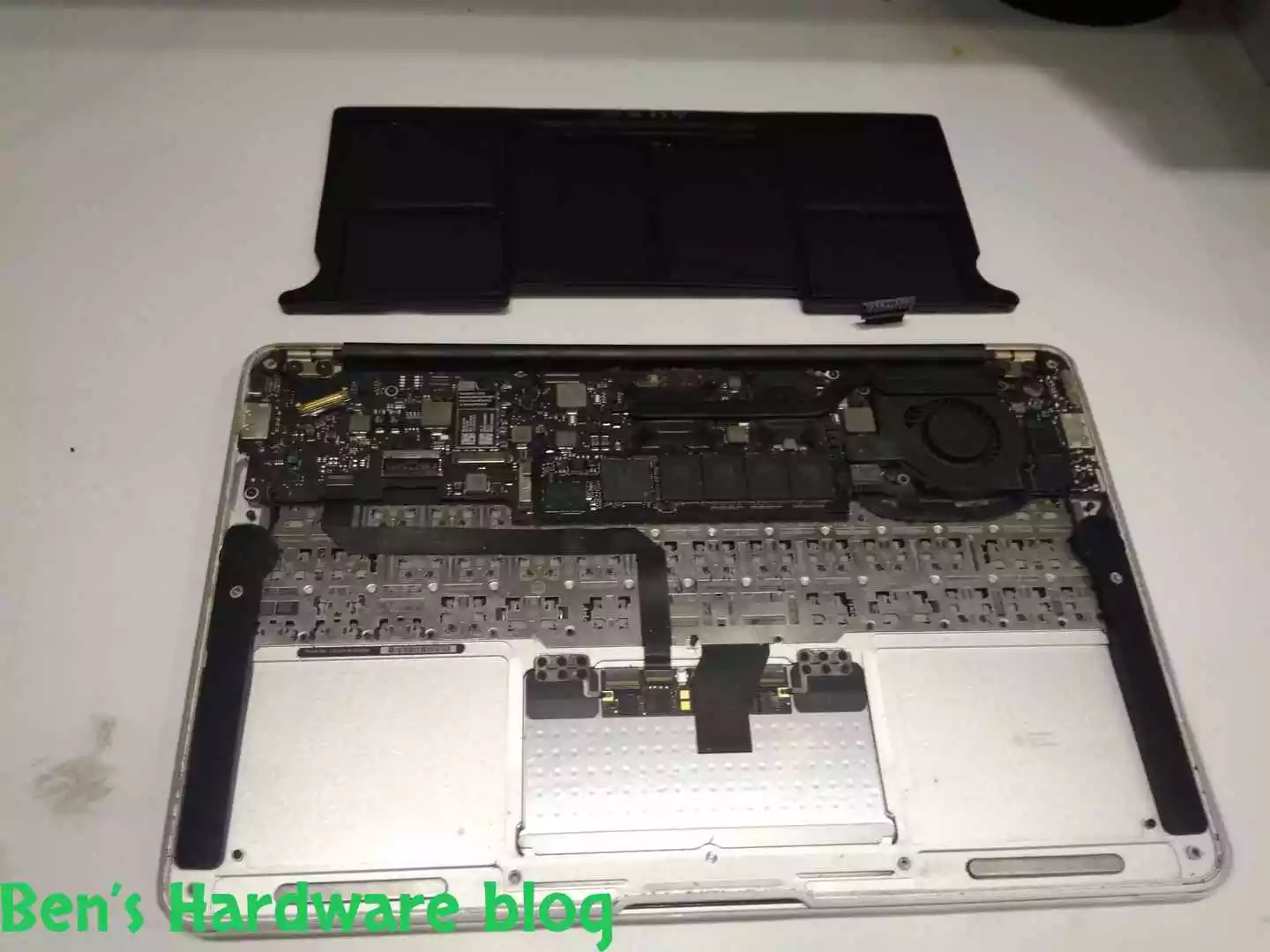 Replacing_a_Battery_for_a_MacBook_Air_2009855.webp