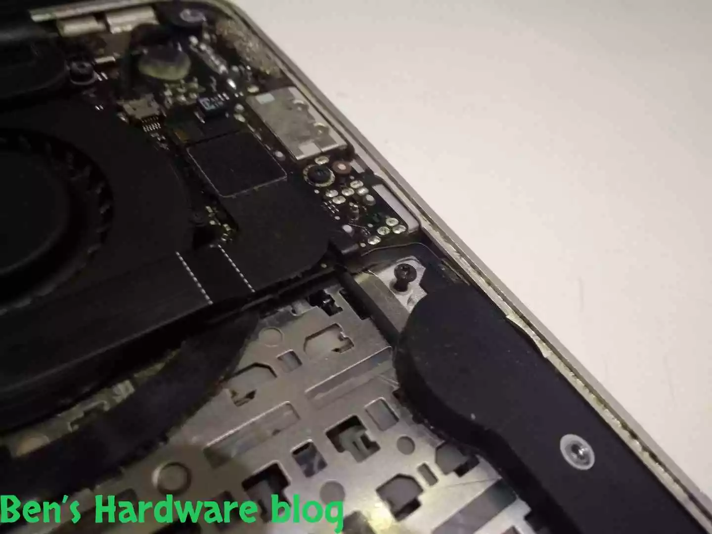 Replacing_a_Battery_for_a_MacBook_Air_2009866.webp