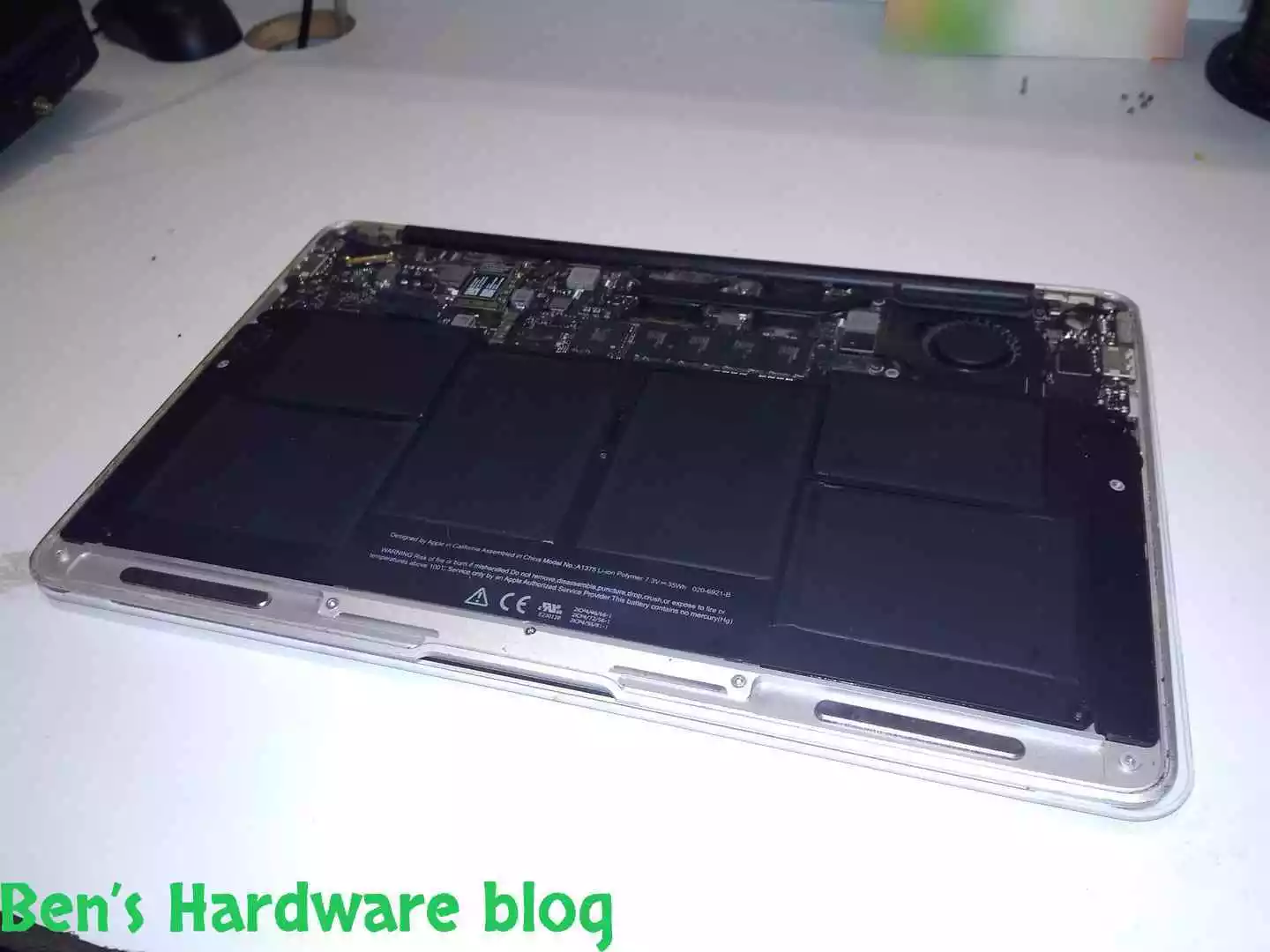 Replacing_a_Battery_for_a_MacBook_Air_2009899.webp