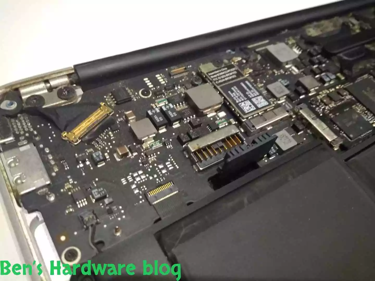 Replacing_a_Battery_for_a_MacBook_Air_20099100.webp