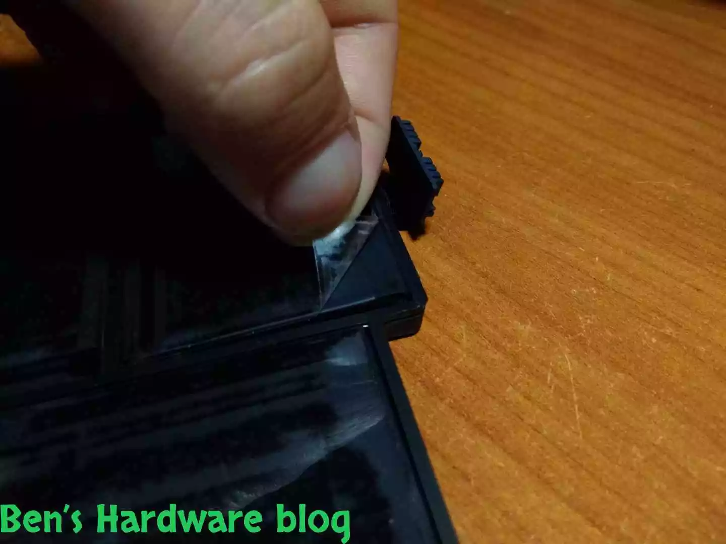 Replacing_a_Battery_for_a_MacBook_Air_2009934.webp