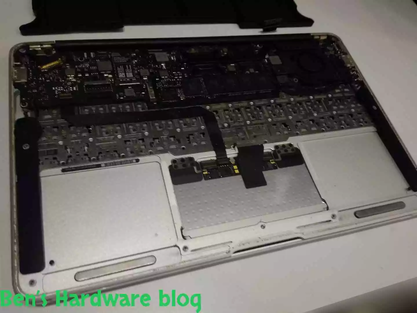 Replacing_a_Battery_for_a_MacBook_Air_2009956.webp