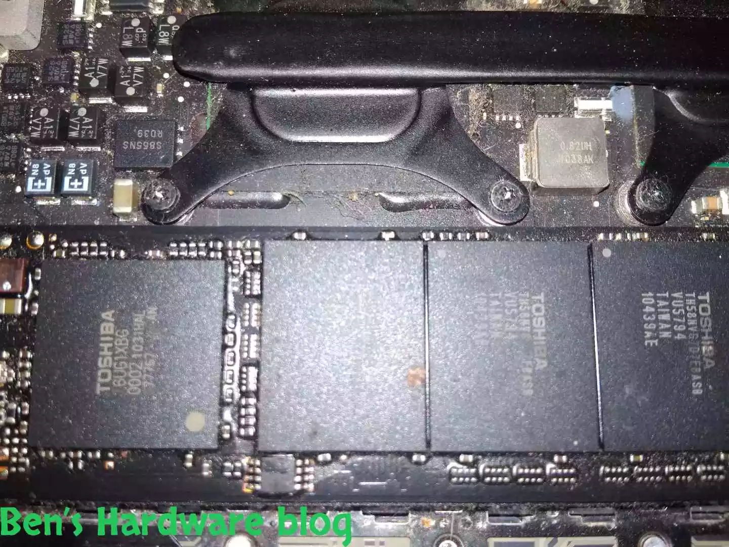 Replacing_a_Battery_for_a_MacBook_Air_2009967.webp