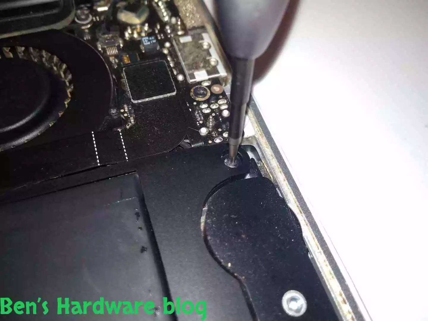 Replacing_a_Battery_for_a_MacBook_Air_2009989.webp