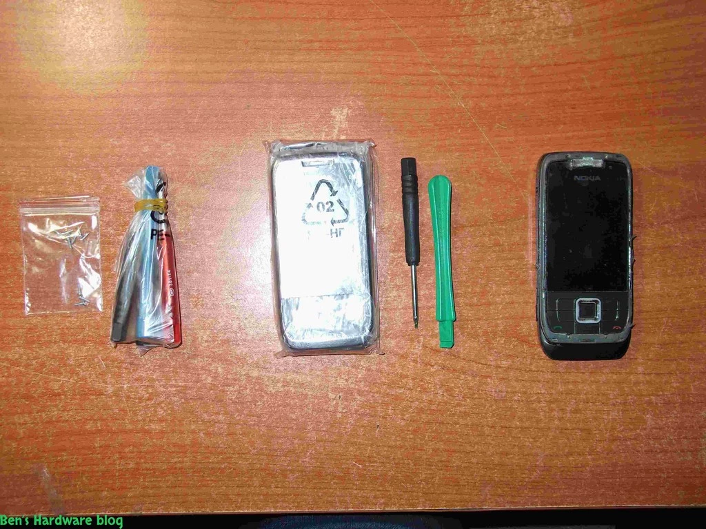 Replacing_a_Nokia_E66s_case1.webp