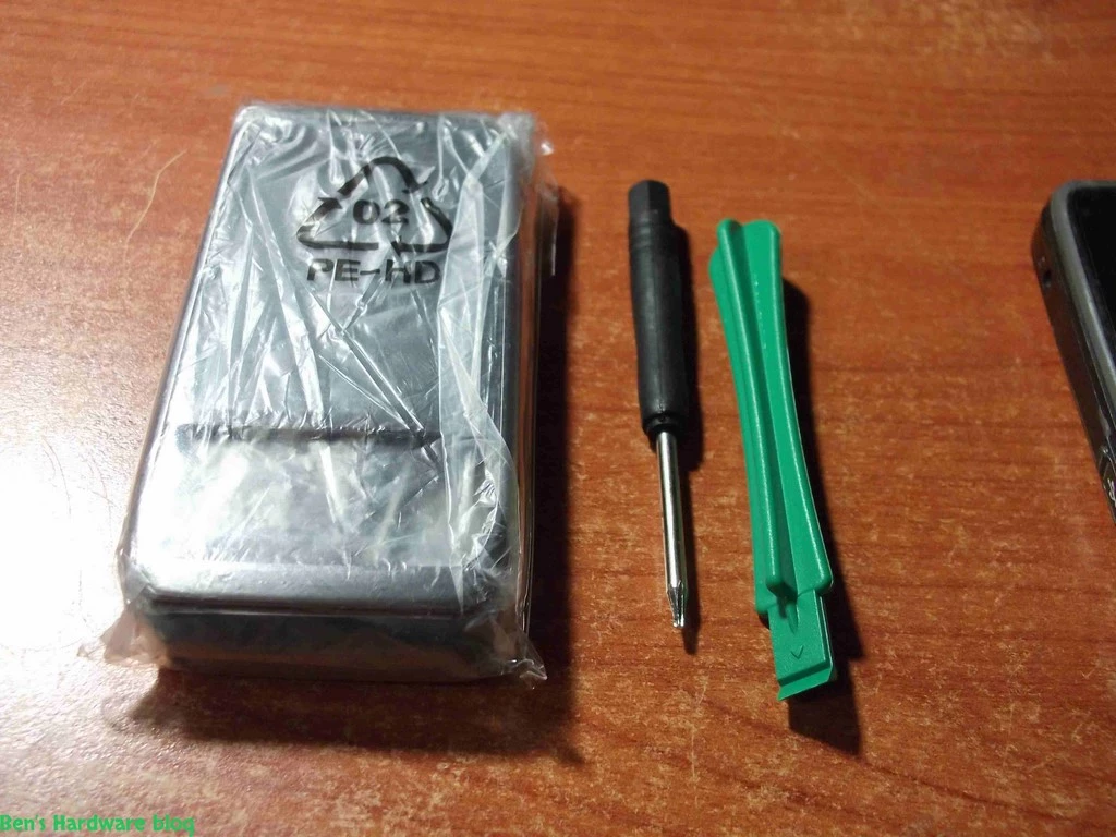 Replacing_a_Nokia_E66s_case2.webp