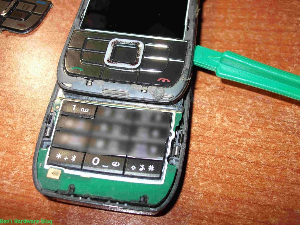 Replacing_a_Nokia_E66s_case21.webp