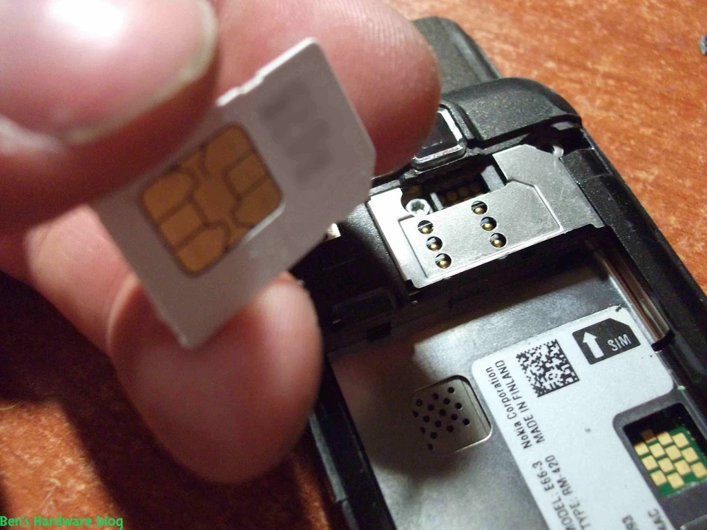 Replacing_a_Nokia_E66s_case27.webp