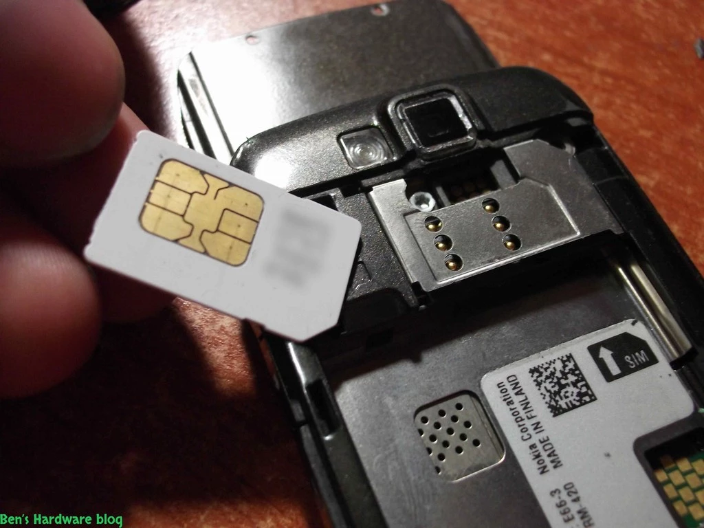 Replacing_a_Nokia_E66s_case28.webp
