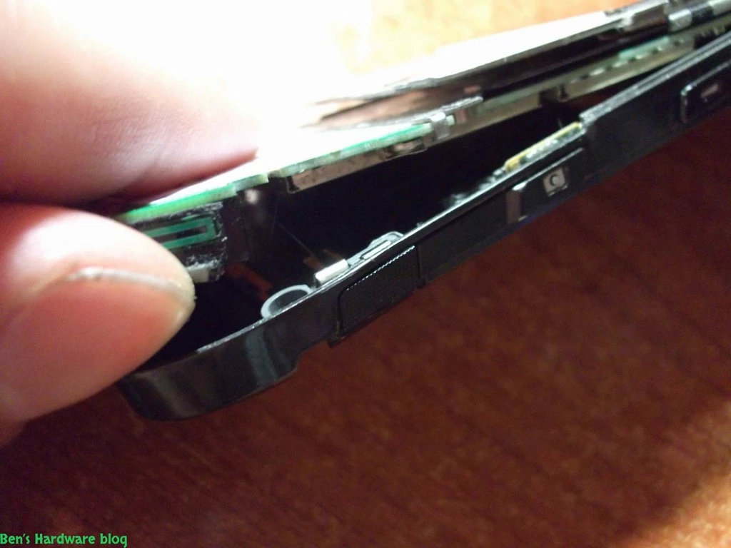 Replacing_a_Nokia_E66s_case29.webp