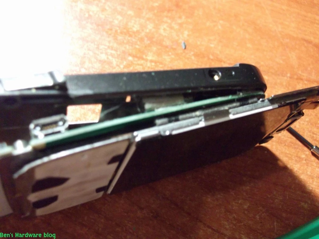 Replacing_a_Nokia_E66s_case32.webp