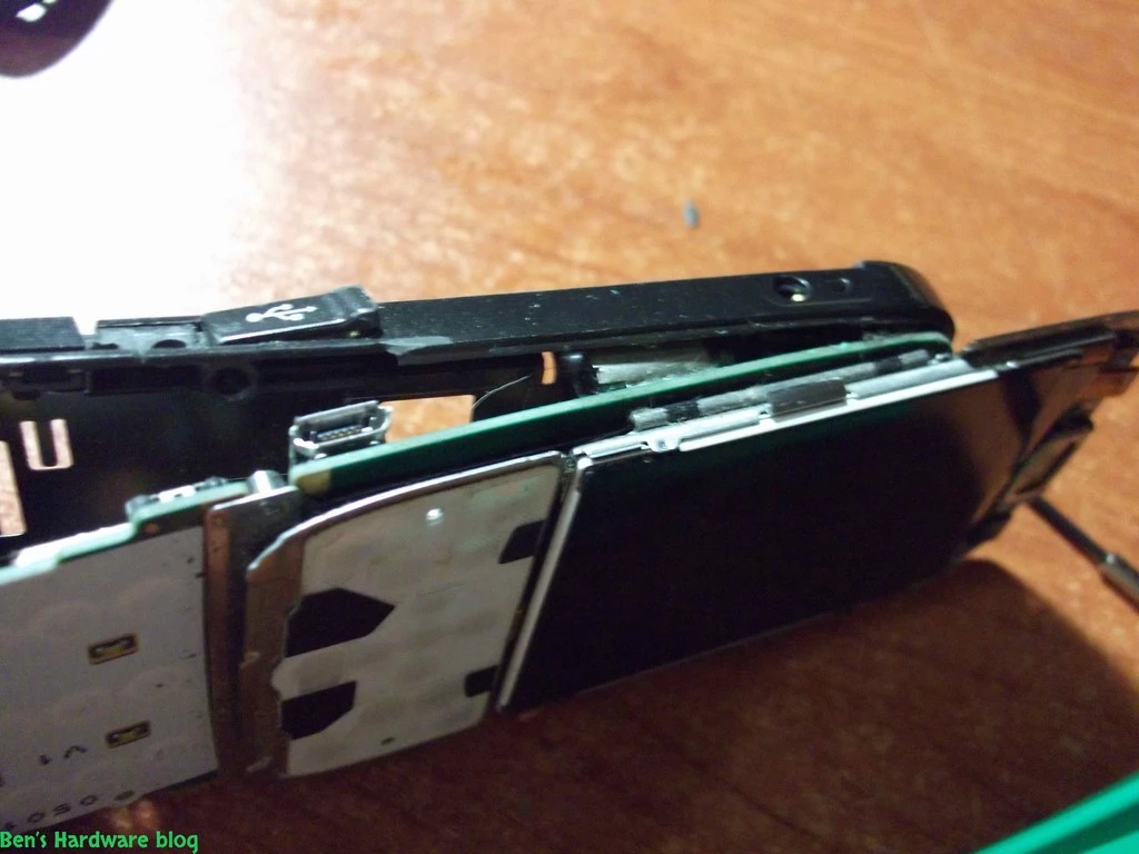Replacing_a_Nokia_E66s_case33.webp