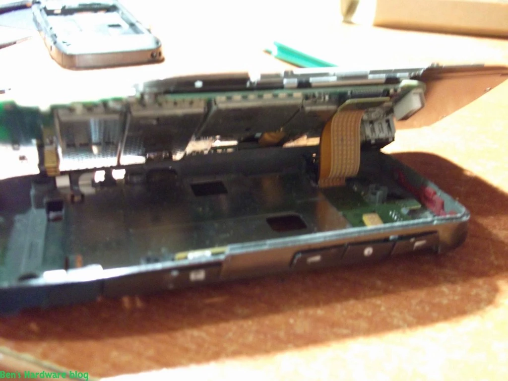 Replacing_a_Nokia_E66s_case36.webp