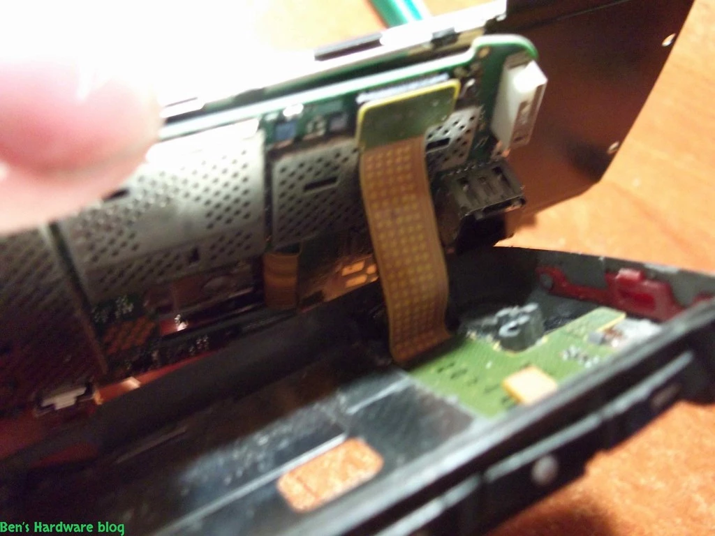 Replacing_a_Nokia_E66s_case37.webp