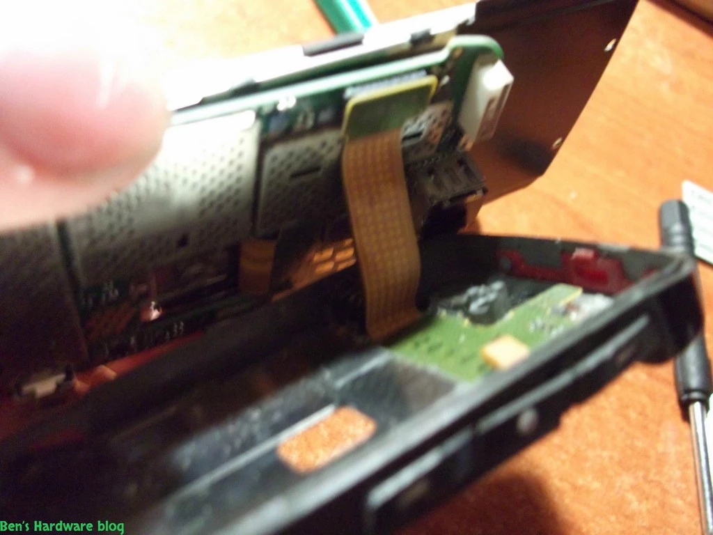 Replacing_a_Nokia_E66s_case38.webp