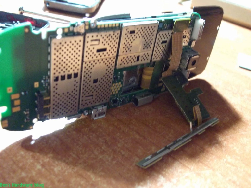 Replacing_a_Nokia_E66s_case42.webp