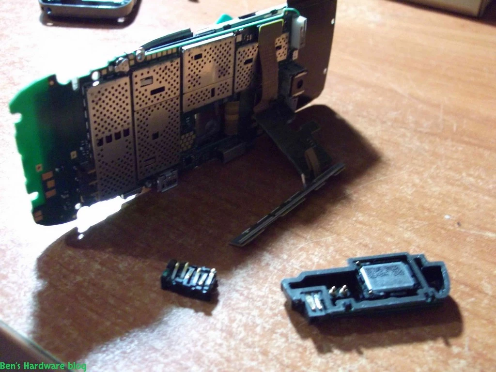 Replacing_a_Nokia_E66s_case46.webp
