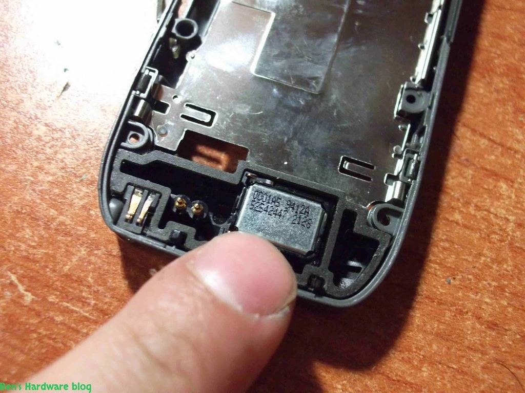 Replacing_a_Nokia_E66s_case48.webp