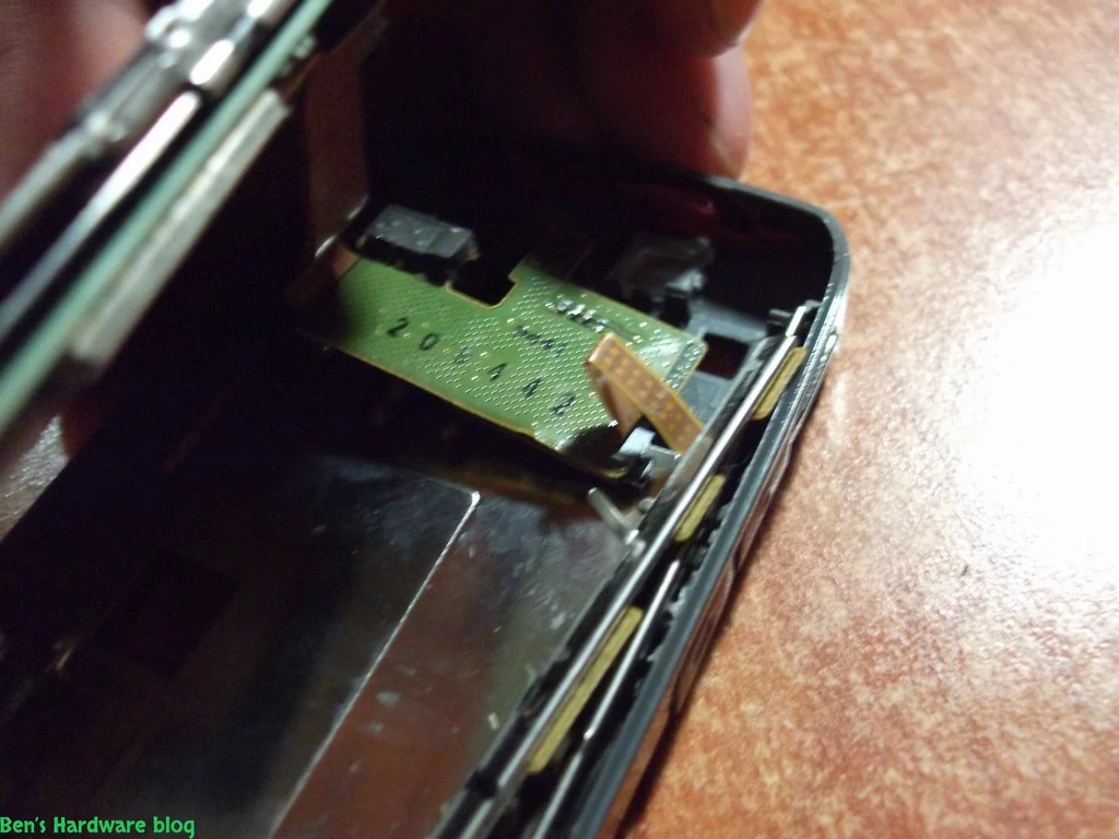 Replacing_a_Nokia_E66s_case49.webp