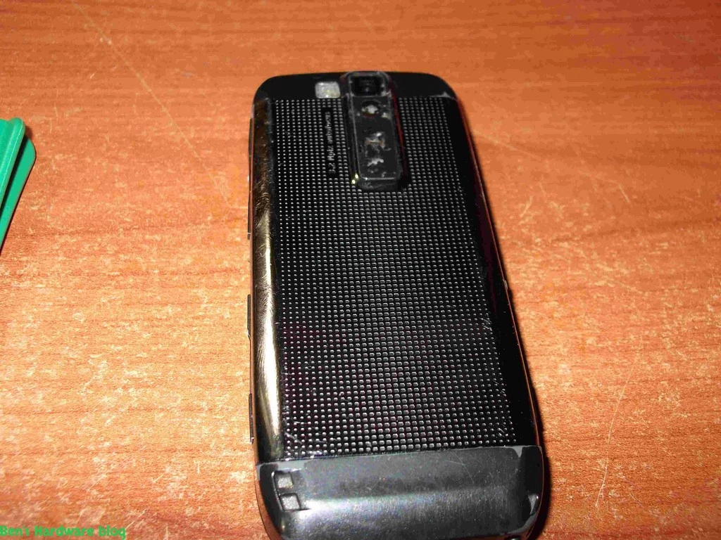 Replacing_a_Nokia_E66s_case5.webp