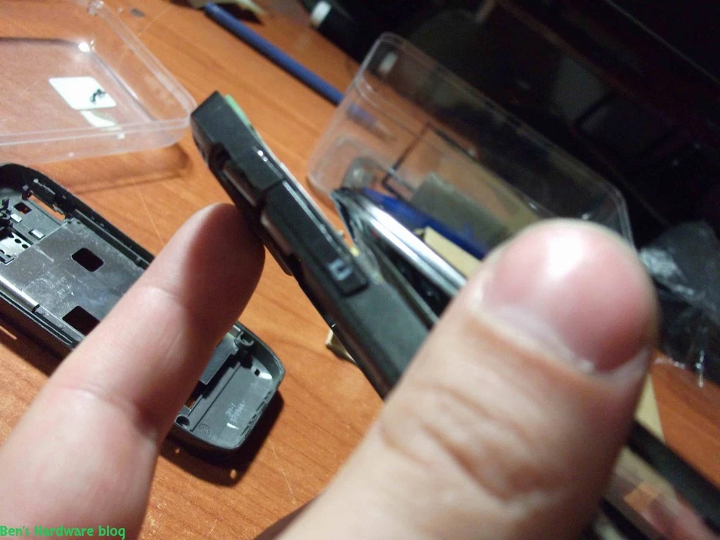 Replacing_a_Nokia_E66s_case65.webp